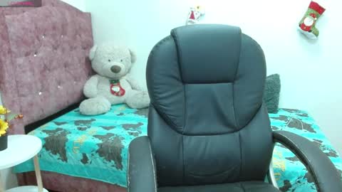 Snapshot of hilaryclowerx chatting on 12.30.24 H I L A R Y online show from 12.30.24