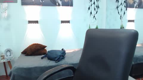 Snapshot of hilaryclowerx chatting on 01.18.25 H I L A R Y online show from 01.18.25