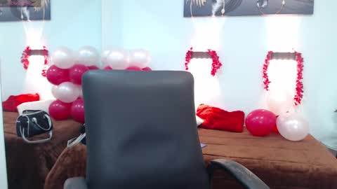 Snapshot of hilaryclowerx chatting on 02.11.25 H I L A R Y online show from 02.11.25