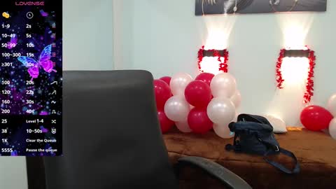 Snapshot of hilaryclowerx chatting on 02.12.25 H I L A R Y online show from 02.12.25