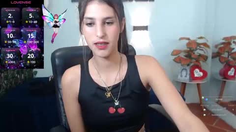 Snapshot of hilaryclowerx chatting on 10.12.25 H I L A R Y online show from 10.12.25