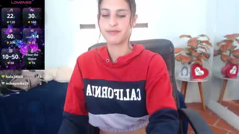 Snapshot of hilaryclowerx chatting on 10.19.25 H I L A R Y online show from 10.19.25