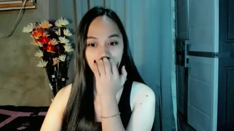 Snapshot of hilarymolly chatting on 04.18.26 hilarymolly online show from 04.18.26