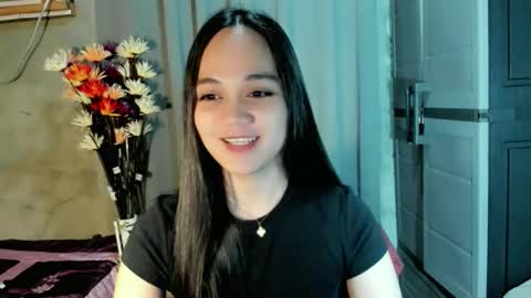 Snapshot of hilarymolly chatting on 04.22.26 hilarymolly online show from 04.22.26