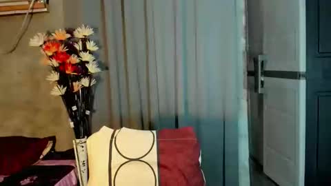 Snapshot of hilarymolly chatting on 04.23.26 hilarymolly online show from 04.23.26