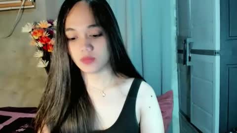 Snapshot of hilarymolly chatting on 04.24.26 hilarymolly online show from 04.24.26