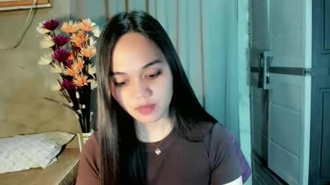 Snapshot of hilarymolly chatting on 04.30.26 hilarymolly online show from 04.30.26