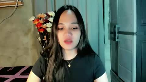 Snapshot of hilarymolly chatting on 06.04.26 hilarymolly online show from 06.04.26