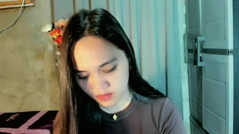Snapshot of hilarymolly chatting on 06.19.26 hilarymolly online show from 06.19.26