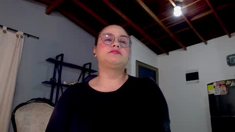 Snapshot of hillary_12 chatting on 09.18.25 Miranda online show from 09.18.25