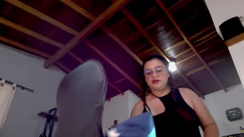 Snapshot of hillary_12 chatting on 09.27.25 Miranda online show from 09.27.25