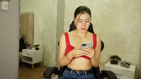 Hillar Myer online show from 06.29.26