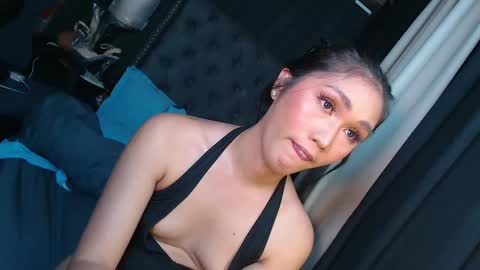 Snapshot of himarika chatting on 01.08.25 yuricah online show from 01.08.25