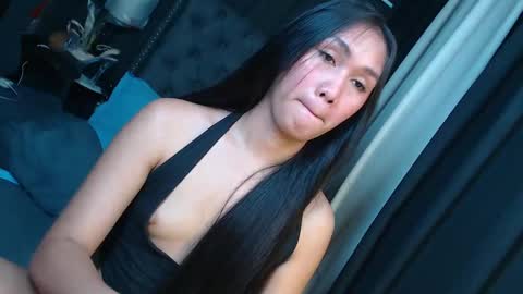 Snapshot of himarika chatting on 01.08.25 yuricah online show from 01.08.25