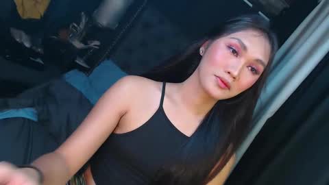 Snapshot of himarika chatting on 01.10.25 yuricah online show from 01.10.25