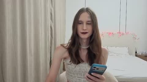 Snapshot of hinoxy chatting on 08.05.26 Magnetic Live Show online show from 08.05.26