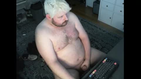 Snapshot of hipguy91 chatting on 04.22.26 hipguy91 online show from 04.22.26