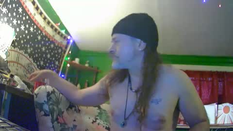 Snapshot of hippiedad333 chatting on 05.13.26 hippiedad333 online show from 05.13.26