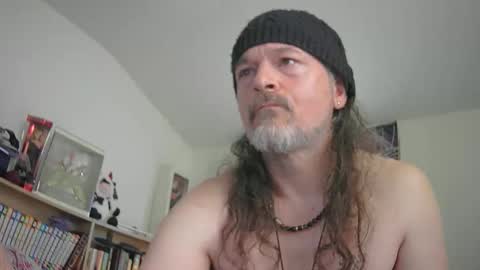 Snapshot of hippiedad333 chatting on 05.17.26 hippiedad333 online show from 05.17.26