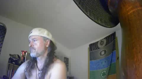 Snapshot of hippiedad333 chatting on 05.19.26 hippiedad333 online show from 05.19.26