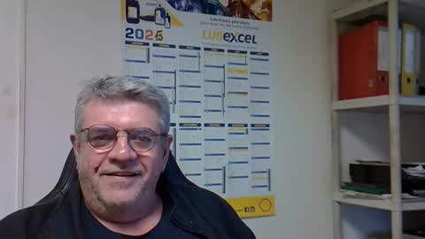 Snapshot of hippopotame17 chatting on 01.06.25 hippo online show from 01.06.25