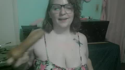 Snapshot of hippybambi chatting on 06.28.26 Hippy online show from 06.28.26