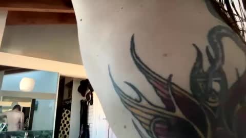 Snapshot of hippybiker chatting on 01.12.25 hippybiker online show from 01.12.25