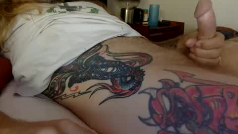 Snapshot of hippybiker chatting on 12.01.25 hippybiker online show from 12.01.25