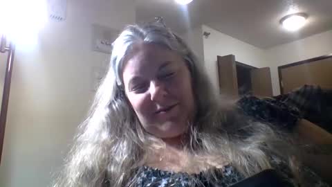 hippysnewhere online show from 05.09.26