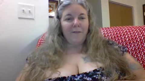 hippysnewhere online show from 06.09.26