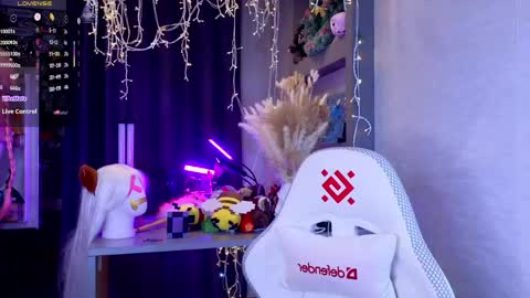 Snapshot of hisoka__akerley chatting on 05.13.26 Ella online show from 05.13.26