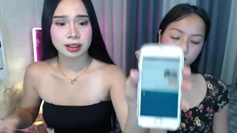 Snapshot of hoelymolly chatting on 04.24.26 hoelymolly online show from 04.24.26