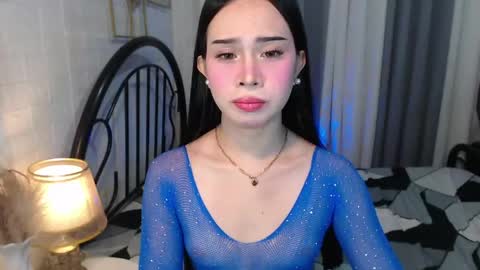 Snapshot of hoelymolly chatting on 05.14.26 hoelymolly online show from 05.14.26