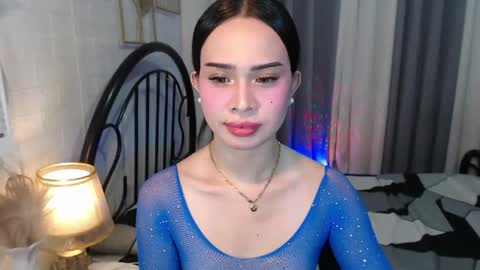 Snapshot of hoelymolly chatting on 05.15.26 hoelymolly online show from 05.15.26