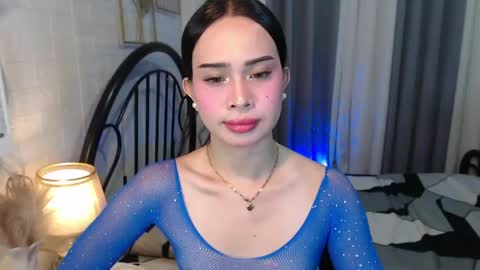 Snapshot of hoelymolly chatting on 05.15.26 hoelymolly online show from 05.15.26