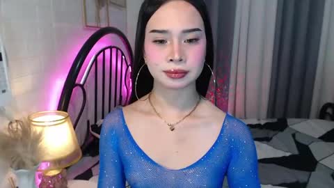 Snapshot of hoelymolly chatting on 05.20.26 hoelymolly online show from 05.20.26
