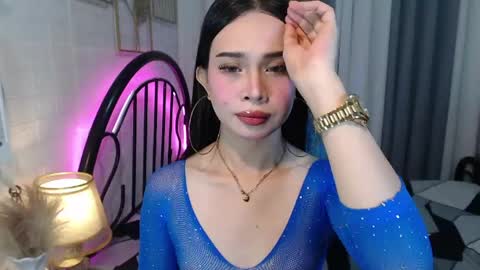 Snapshot of hoelymolly chatting on 05.21.26 hoelymolly online show from 05.21.26