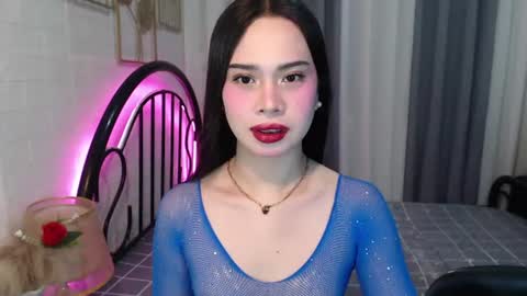 Snapshot of hoelymolly chatting on 06.21.26 hoelymolly online show from 06.21.26
