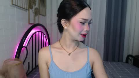 Snapshot of hoelymolly chatting on 06.30.26 hoelymolly online show from 06.30.26