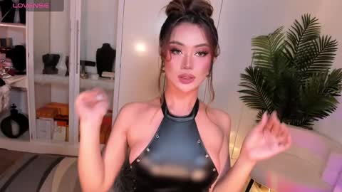 Ms. Laura online show from 01.12.25