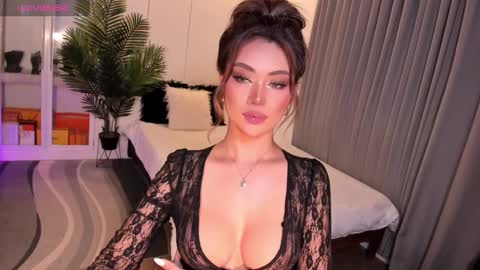 Ms. Laura online show from 03.08.25