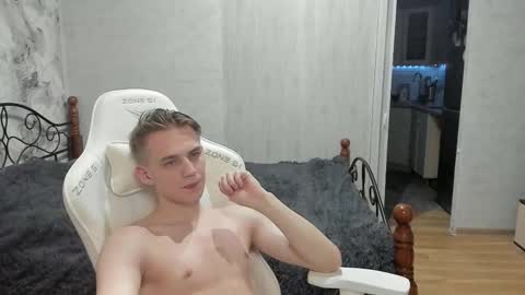 Snapshot of holiday_boys chatting on 09.08.25 Extaz Athrey Howard online show from 09.08.25