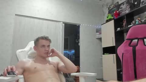 Snapshot of holiday_boys chatting on 09.11.25 Extaz Athrey Howard online show from 09.11.25