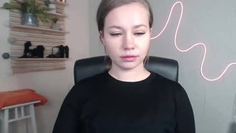 Snapshot of holly_bb95 chatting on 12.05.24 Holly online show from 12.05.24