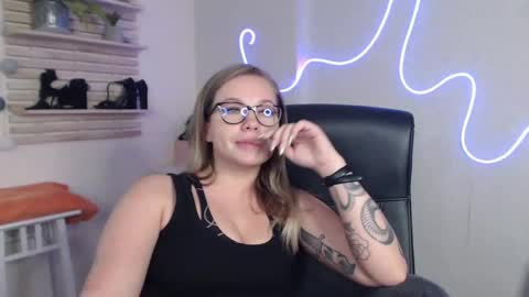 Snapshot of holly_bb95 chatting on 12.05.24 Holly online show from 12.05.24