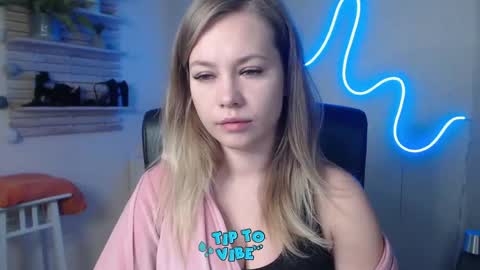 Snapshot of holly_bb95 chatting on 12.19.24 Holly online show from 12.19.24