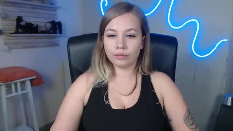 Snapshot of holly_bb95 chatting on 12.20.24 Holly online show from 12.20.24