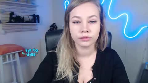 Snapshot of holly_bb95 chatting on 12.30.24 Holly online show from 12.30.24