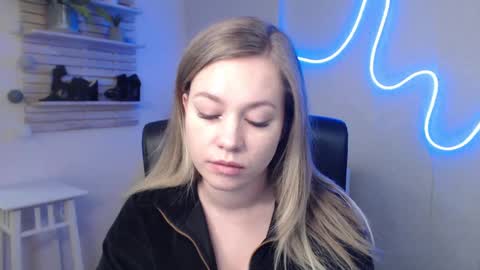 Snapshot of holly_bb95 chatting on 01.08.25 Holly online show from 01.08.25