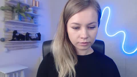 Snapshot of holly_bb95 chatting on 01.16.25 Holly online show from 01.16.25